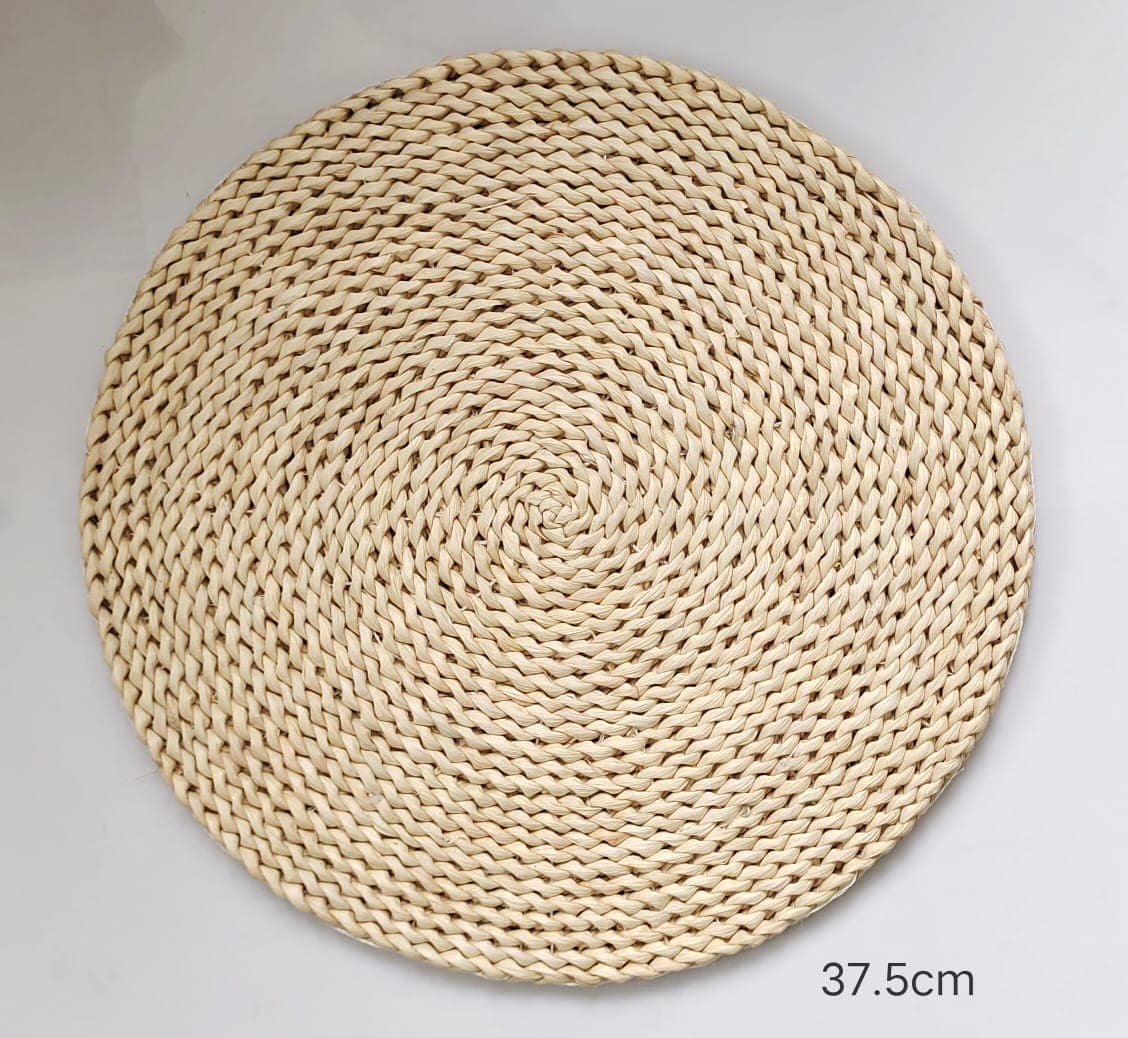 Wooden Plates And Placemats Set Detail 1