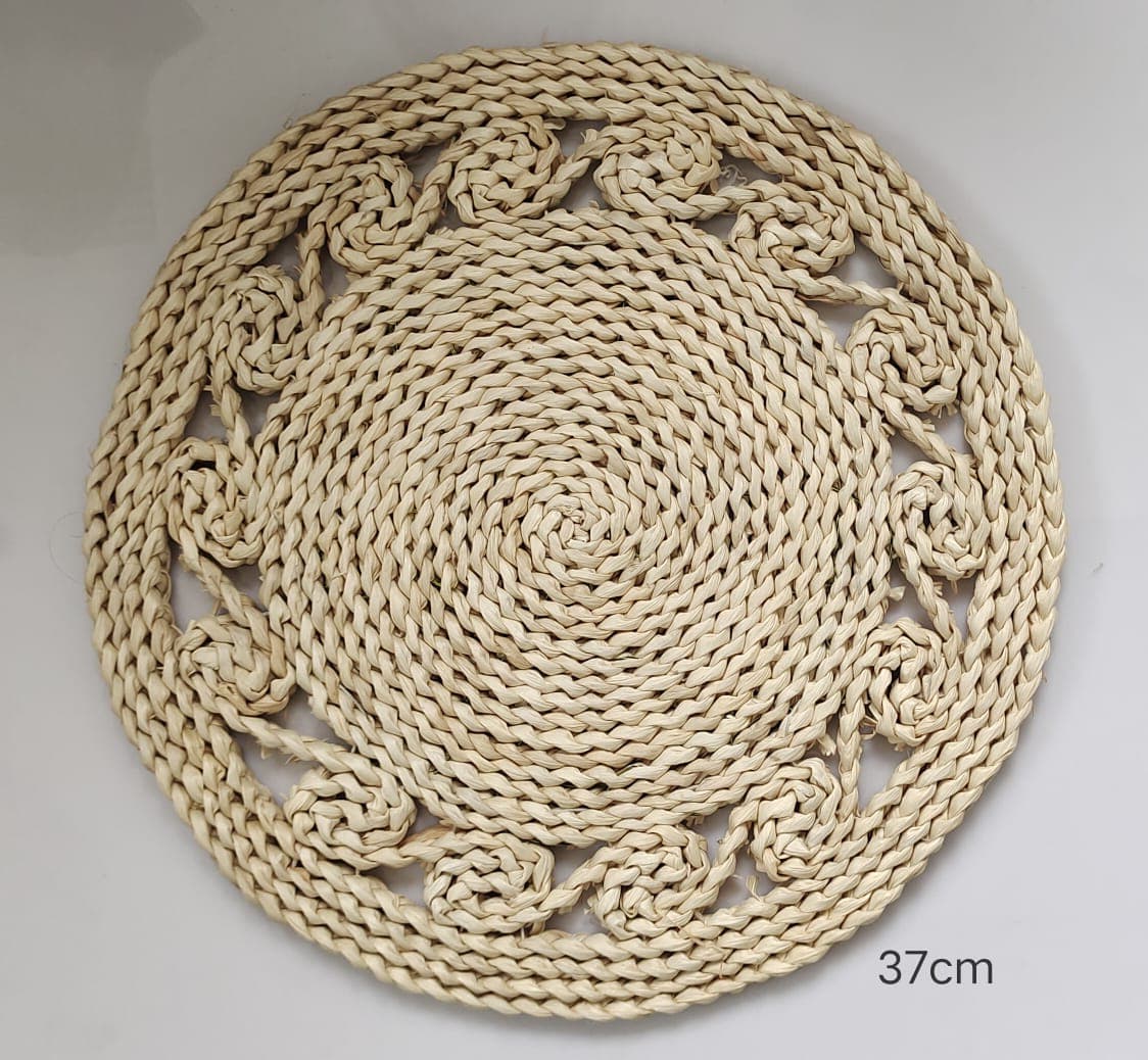 Wooden Plates And Placemats Set Detail 2