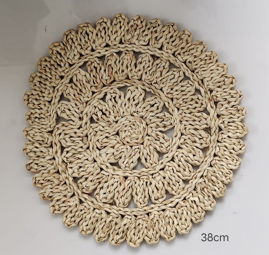 Wooden Plates And Placemats Set Detail 3