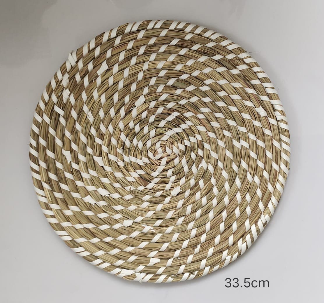 Wooden Plates And Placemats Set Detail 4